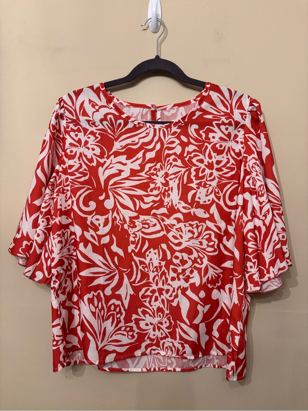Women’s Red and White Floral Top